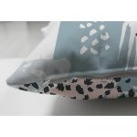 - Suet-K-2062-2 - Realhomes  Pembe Gri Boyama Desenli Çift Taraflı Dijital Baskılı Süet Kırlent Kılıfı Realhomes