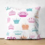 - Suet-K-2088 - Realhomes  Taç Motifli Renkli Çift Taraflı Dijital Baskılı Süet Yastık Kırlent Kılıfı Realhomes