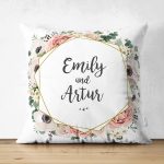 - Suet-K-2099 - Realhomes  Çift Taraflı Özel Tasarım İsimli Çiçek Desenli Dijital Baskılı Süet Kırlent Kılıfı Realhomes