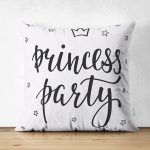 - Suet-K-2113 - Realhomes Çift Taraflı Princess Party Yazı Desenli Dijital Baskılı Dekoratif Süet Yastık Kılıfı Realhomes