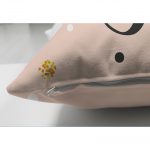 - Suet-K-2117-2 - Realhomes  Çift Taraflı Süper Girl Yazı Desenli Dijital Baskılı Dekoratif Süet Kırlent Kılıfı Realhomes