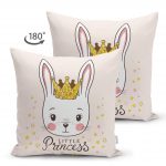 - Suet-K-2150-1 - Realhomes Çift Taraflı Pembe Zeminli Little Princess Desenli Dijital Baskılı Süet Yastık Kılıfı Realhomes