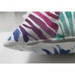 - Suet-K-217-2 - Realhomes Çift Taraflı Zebra Desenli Dijital Baskılı Dekoratif Süet Yastık Kırlent Kılıfı Realhomes