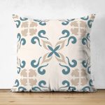 - Suet-K-2220 - Realhomes  Krem Zeminli Çift Taraflı Dijital Baskılı Modern Süet Yastık Kırlent Kılıfı Realhomes