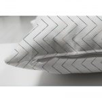 - Suet-K-2240-2 - Realhomes Renkli Zigzag Resimli Çift Taraflı Dijital Baskılı Dekoratif Süet Kırlent Kılıfı Realhomes