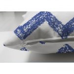 - Suet-K-2257-2 - Realhomes  Püskürtme Desenli Zigzag Temalı Çift Taraflı Dijital Baskılı Süet Kırlent Kılıfı Realhomes