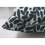 - Suet-K-2258-2 - Realhomes  Yeşil Yaprak Motifli Çift Taraflı Dijital Baskılı Modern Süet Yastık Kılıfı Realhomes