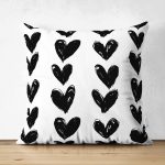 - Suet-K-2305 - Realhomes Siyah Kalp Desenli Çift Taraflı Dijital Baskılı Dekoratif Süet Kırlent Kılıfı Realhomes