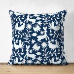 - Suet-K-2319 - Realhomes Hayvan Figürlü Çift Taraflı Dijital Baskılı Dekoratif Süet Kırlent Kılıfı Realhomes