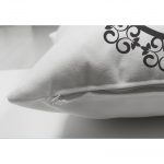 - Suet-K-2334-2 - Realhomes Siyah Beyaz Bayan Resimli Çift Taraflı Dijital Süet Yastık Kırlent Kılıfı Realhomes