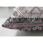 - Suet-K-2376-2 - Realhomes  Hint Halı Çizimli Çift Taraflı Dijital Baskılı Süet Yastık Kırlent Kılıfı Realhomes