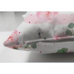 - Suet-K-2405-2 - Realhomes  Pudra Beyaz Yatay Temalı Dijital Baskılı Çift Taraflı Süet Yastık Kırlent Kılıfı Realhomes