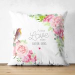 - Suet-K-2432 - Realhomes  Kuş Motifli A True Love Story Never Ends Renkli Modern Çift Taraflı Süet Yastık Kırlent Kılıfı Realhomes