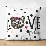 - Suet-K-2481 - Realhomes  Love Princess Motifli Dijital Baskılı Dekoratif Çift Taraflı Süet Kırlent Kılıfı Realhomes