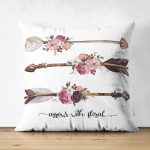 - Suet-K-2485 - Realhomes  Kahverengi Ok Çizimli Çiçek Desenli Dekoratif Çift Taraflı Süet Yastık Kırlent Kılıfı Realhomes