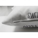 - Suet-K-2569-2 - Realhomes  Taç Motifli Kalp Desenli Modern Çift Taraflı Süet Yastık Kılıfı Realhomes