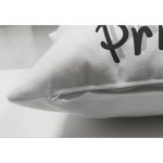 - Suet-K-2571-2 - Realhomes  Pembe Taç Desenli Dijital Baskılı Çift Taraflı Süet Yastık Kırlent Kılıfı Realhomes