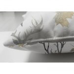 - Suet-K-3043-2 - Realhomes Çift Taraflı Ekru Zeminli Geyik ve Yaprak Motifler Dijital Baskılı Süet Yastık Kırlent Kılıfı Realhomes