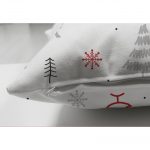 - Suet-K-3075-2 - Realhomes  Çift Taraflı Kırmızı Geyikler ve Ağaçlar Yılbaşı Konseptli Dijital Baskılı Süet Yastık Kılıfı Realhomes