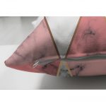 - Suet-K-3148-2 - Realhomes  Çift Taraflı Geometrik Üçgen Şekilli Mermer Desenli Süet Yastık Kırlent Kılıfı Realhomes