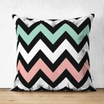 - Suet-K-3154 - Realhomes  Çift Taraflı Pembe Mavi Geometrik Mermer Zeminli Dijital Baskılı Süet Yastık Kırlent Kılıfı Realhomes