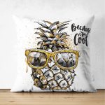 - Suet-K-3220 - Realhomes  Çift Taraflı Beyaz Zeminde 3D Ananas Özel Tasarımlı Süet Yastık Kırlent Kılıfı Realhomes