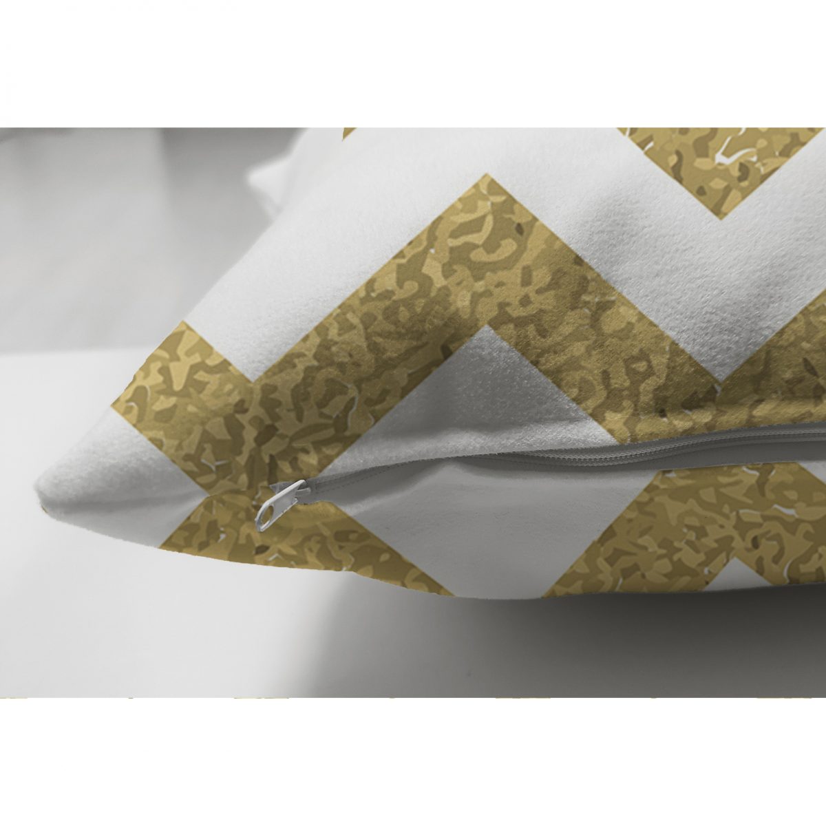 Zigzag Altın Kabartma Desenli Modern Tasarımlı Çift Taraflı Süet Yastık Kırlent Kılıfı Realhomes