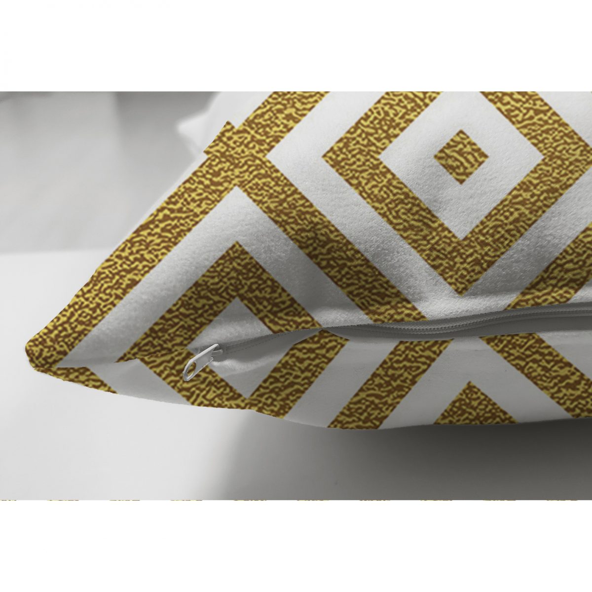 Altın Renkli Geometrik Desenli Çift Taraflı Özel Tasarım Süet Yastık Kırlent Kılıfı Realhomes