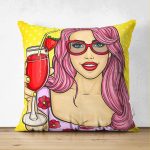 - Suet-K-3287 - Realhomes  Sarı Zeminli Popart Girl Desenli Çift Taraflı Dekoratif Süet Yastık Kırlent Kılıfı Realhomes