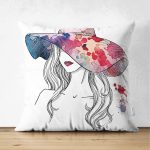 - Suet-K-3296 - Realhomes Renkli Şapka Tasarımlı Çift Taraflı Dijital Baskılı Dekoratif Süet Yastık Kırlent Kılıfı Realhomes