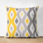 - Suet-K-3374 - Realhomes  Çift Taraflı Sarı Gri Zigzag Desenli Modern Tasarımlı Dekoratif Süet Yastık Kırlent Kılıfı Realhomes