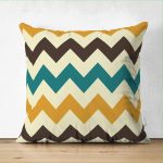- Suet-K-414 - Realhomes  Çift Taraflı Modern Zigzag Desen Dijital Baskılı Dekoratif Süet Yastık Kırlent Kılıfı Realhomes