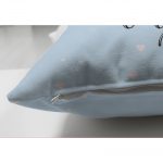 - Suet-K-4316m-2 - Realhomes  Çift Taraflı Mavi Zeminde Sevimli Kedicik Özel Tasarım Çocuk Odası Süet Yastık Kırlent Kılıfı Realhomes