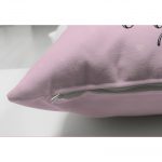 - Suet-K-4316p-2 - Realhomes Çift Taraflı Pembe Zeminde Sevimli Kedicik Özel Tasarım Çocuk Odası Süet Yastık Kırlent Kılıfı Realhomes