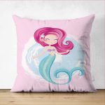 - Suet-K-4318p - Realhomes  Çift Taraflı Pembe Zeminde Denizkızı Desenli Dijital Baskılı Çocuk Odası Süet Yastık Kırlent Kılıfı Realhomes