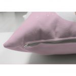 - Suet-K-4320p-2 - Realhomes  Çift Taraflı Pembe Zeminde Uçan Balon Desenli Dijital Baskılı Çocuk Odası Süet Yastık Kılıfı Realhomes