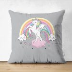 - Suet-K-4325 - Realhomes  Çift Taraflı Gri Zeminde Unicorn At ve Kalpler Tasarımlı Çocuk Odası Süet Yastık Kırlent Kılıfı Realhomes