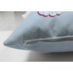 - Suet-K-4338m-2 - Realhomes Çift Taraflı Mavi Zeminde Bisiklet ve Unicorn Tasarımlı Çocuk Odası Süet Yastık Kırlent Kılıfı Realhomes