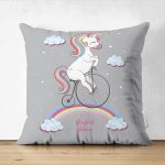 - Suet-K-4339 - Realhomes Çift Taraflı Gri Zeminde Bisiklet ve Unicorn Tasarımlı Çocuk Odası Süet Yastık Kırlent Kılıfı Realhomes