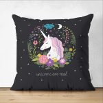 - Suet-K-4348 - Realhomes Çift Taraflı Siyah Zeminde Unicorn At Desenli Çocuk Odası Süet Yastık Kırlent Kılıfı Realhomes