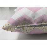 - Suet-K-4361p-2 - Realhomes  Çift Taraflı Pembe Altın Varaklı Çizgi Motifli Çocuk Odası Süet Yastık Kırlent Kılıfı Realhomes