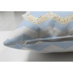 - Suet-K-4363-2 - Realhomes Çift Taraflı Mavi Altın Varaklı Çizgi Motifli Çocuk Odası Süet Yastık Kırlent Kılıfı Realhomes