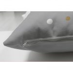 - Suet-K-4384g-2 - Realhomes Çift Taraflı Renkli Puanlı Kedicik Desenli Bebek Odası Süet Yastık Kırlent Kılıfı Realhomes