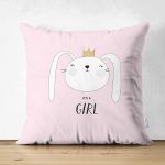 - Suet-K-4388 - Realhomes Çift Taraflı Pembe Zeminde Its Girl Tavşan Motifli Bebek Odası Süet Yastık Kırlent Kılıfı Realhomes