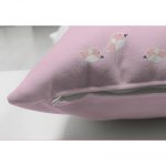 - Suet-K-4391p-2 - Realhomes Çift Taraflı Pembe Zeminde Ayıcık Bebek Odası Süet Yastık Kırlent Kılıfı Realhomes