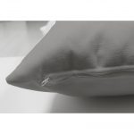 Çift Taraflı Gri Zeminli Uçan Sevimli Penguen Tasarımlı Bebek Odası Süet Yastık Kırlent Kılıfı Realhomes