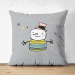 - Suet-K-4427 - Realhomes Çift Taraflı Gri Zeminde Kardan adam Çizim Desenli Bebek Odası Süet Yastık Kırlent Kılıfı Realhomes