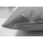 - Suet-K-4442g-2 - Realhomes Çift Taraflı Gri Zeminde Uçan Balon Desenli Bebek Odası Süet Yastık Kırlent Kılıfı Realhomes