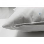 - Suet-K-4447-2 - Realhomes  Çift Taraflı Beyaz Zeminde Balon Tasarımlı Bebek Odası Süet Yastık Kırlent Kılıfı Realhomes