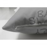 - Suet-K-4599-2 - Realhomes Çift Taraflı Pembe Zeminde Uçan Balonlar ve Fil Desenli Çocuk Odası Süet Yastık Kılıfı Realhomes